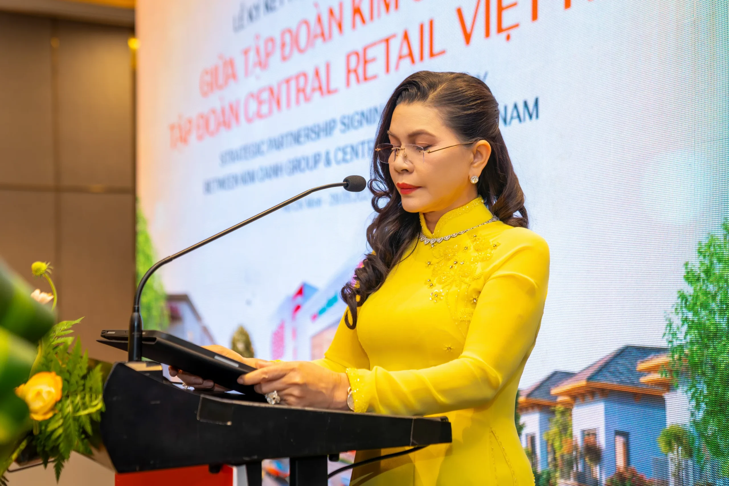 Bà Đặng Thị Kim Oanh – Chủ tịch HĐQT kiêm Tổng Giám đốc Kim Oanh Group nhấn mạnh việc hợp tác cùng Central Retail Việt Nam là dấu mốc quan trọng trong chiến lược phát triển mở rộng đa ngành của Tập đoàn