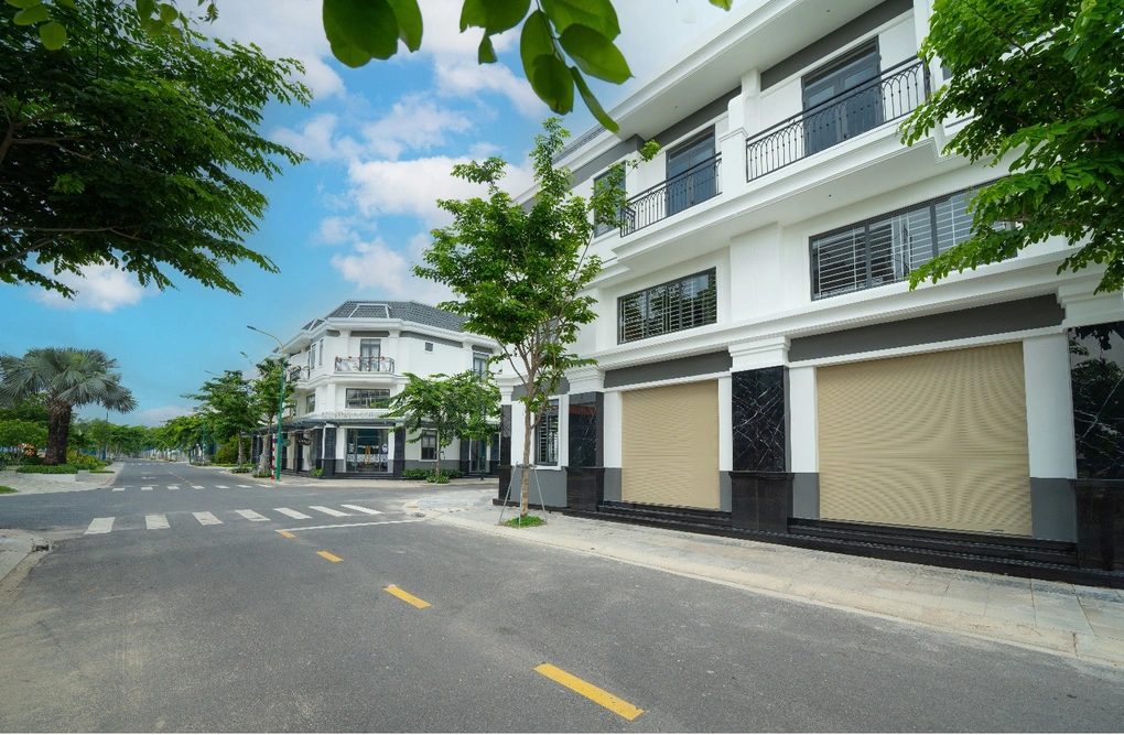 Một dãy nhà phố thương mại Richland Residence đã xây dựng hoàn thiện.