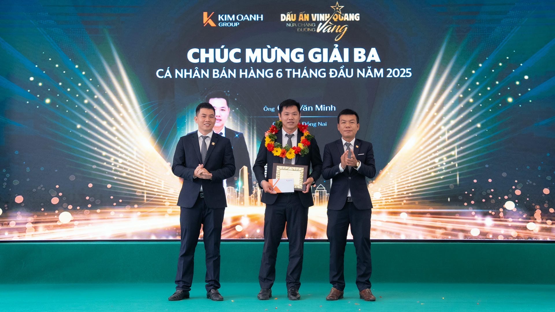 Ông Cao Văn Minh - Nhóm 1 - Phòng 5 - Chi nhánh Đồng Nai được vinh danh với Giải Ba - Cá nhân bán hàng 6 tháng đầu năm 2025.