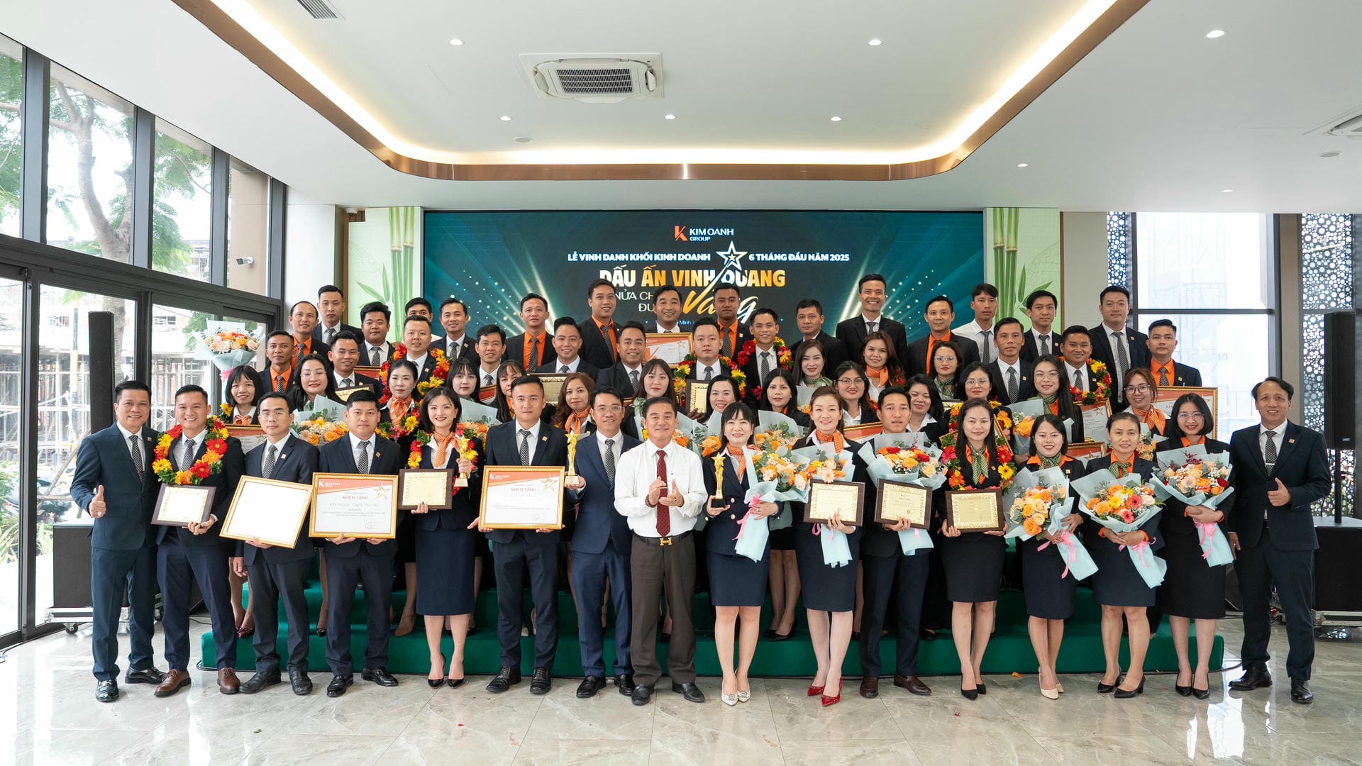 kim-oanh-group-ruc-ro-dau-an-nua-chang-duong-vang-nam-2025 (24)