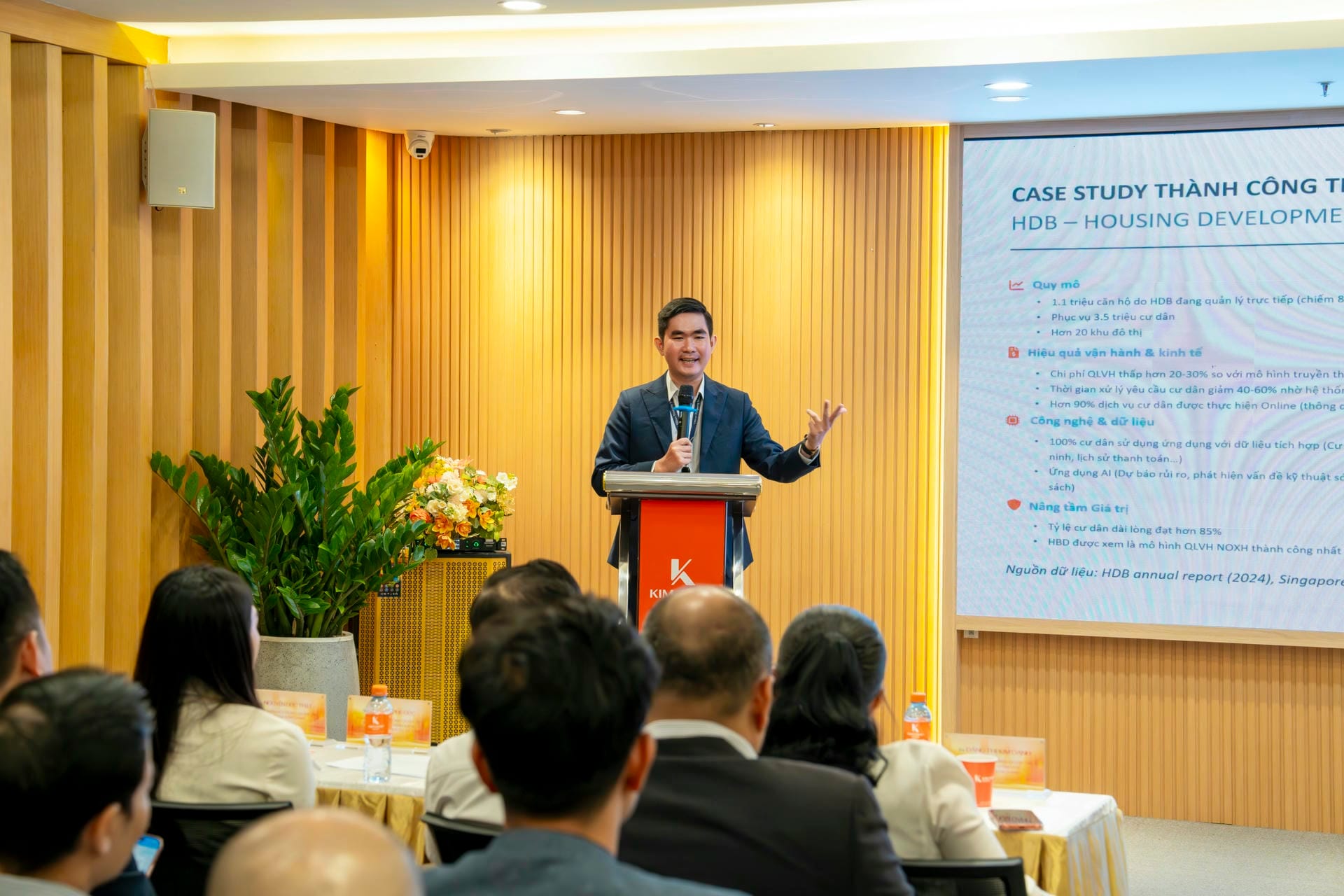 Ông Lê Xuân Vũ – đại diện AirCity trình bày kế hoạch hoạt động và tầm nhìn chiến lược của K-City