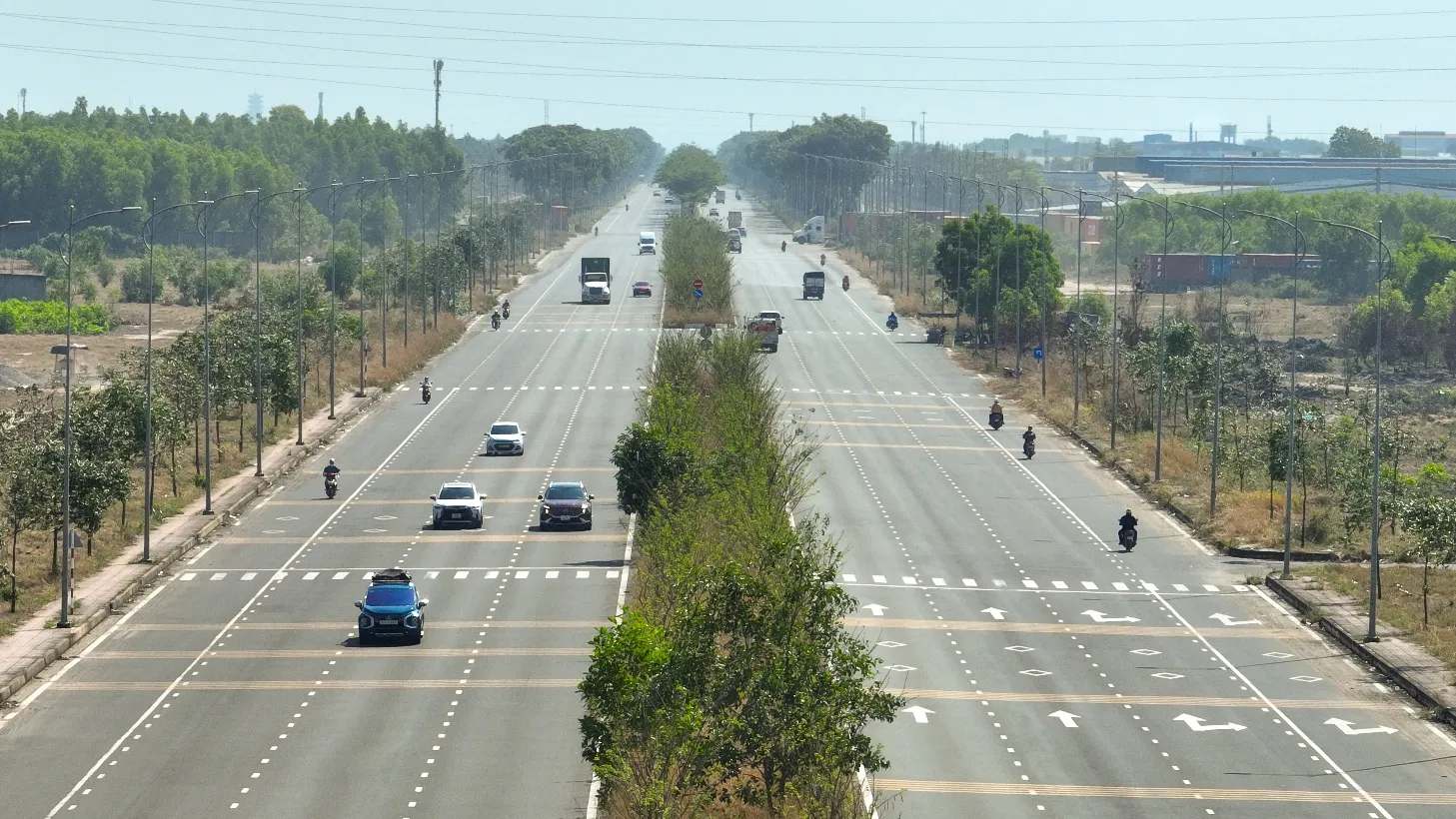 Đường Nguyễn Ái Quốc, phường Nhơn Trạch, với 8 làn xe kết nối trực tiếp với sân bay Long Thành.