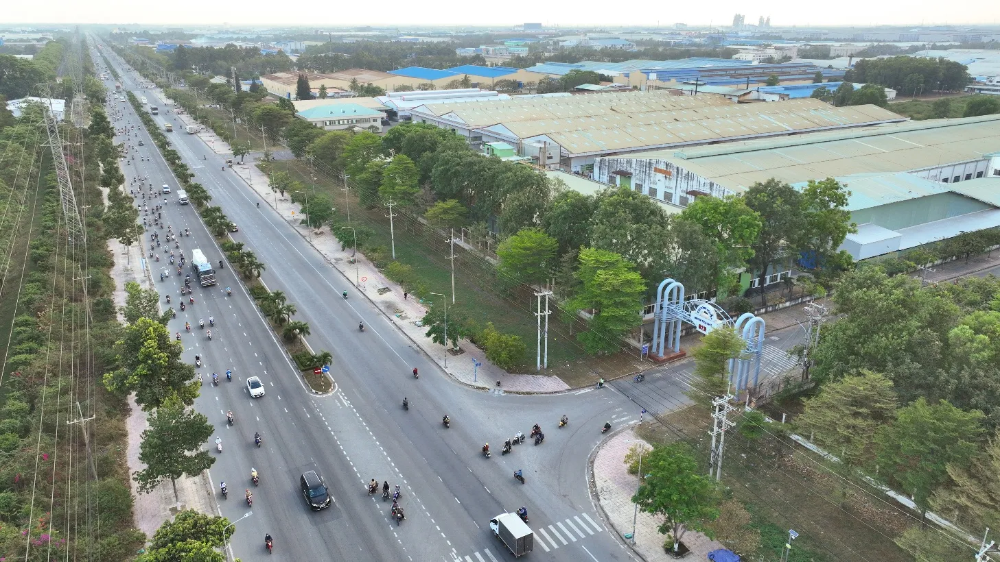 Các khu công nghiệp tại Nhơn Trạch đang thu hút hàng chục ngàn lao động, chuyên gia đến làm việc.